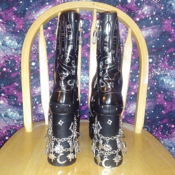 HOROSCOPEZ Wicked Divination Platform Boots - Picture 2 of 2